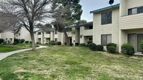 44418 15th St E #2, Lancaster, CA 93535