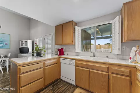 Kitchen - 36458 37th St E, Palmdale, CA 93550 photo 2 of 3