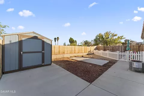 Exterior - 36458 37th St E, Palmdale, CA 93550 photo 2 of 4