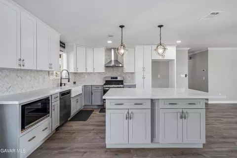 Kitchen - 38721 156th St E, Palmdale, CA 93591 photo 2 of 4