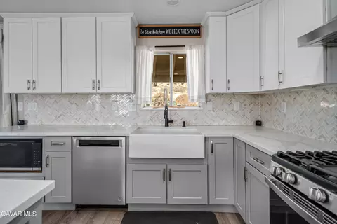 Kitchen - 38721 156th St E, Palmdale, CA 93591 photo 3 of 4