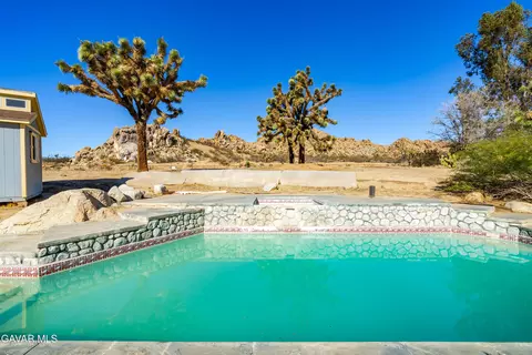 Exterior - 38721 156th St E, Palmdale, CA 93591 photo 2 of 4