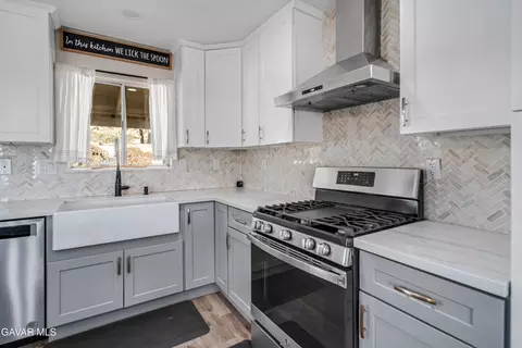 Kitchen - 38721 156th St E, Palmdale, CA 93591 photo 4 of 4