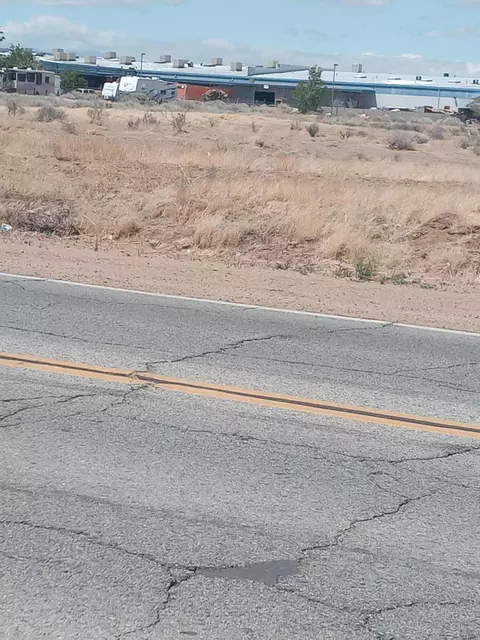 28 Th East Q E, Palmdale, CA 93550