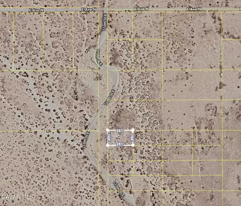 110 Th St Eave N4, Palmdale, CA 93591 photo 2