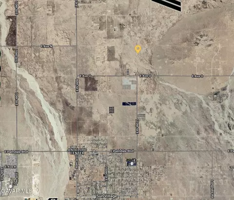 110 Th St Eave N4, Palmdale, CA 93591 photo 4