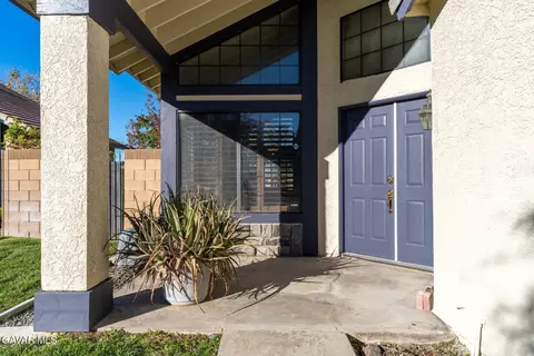 2323 Golden Ln, Lancaster, CA 93536