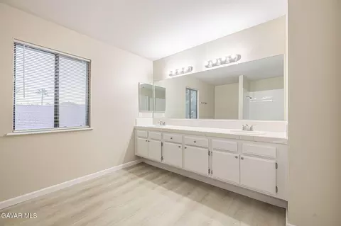 Bath - 1201 Camran Ave, Lancaster, CA 93535 photo 3 of 4