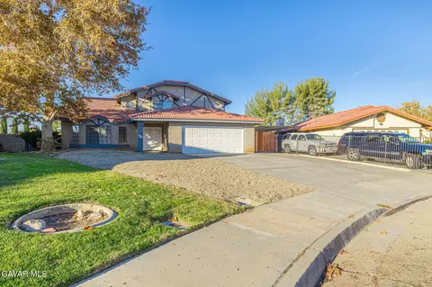 Exterior - 1201 Camran Ave, Lancaster, CA 93535 photo 4 of 10