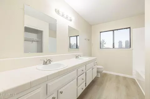 Bath - 1201 Camran Ave, Lancaster, CA 93535 photo 4 of 4