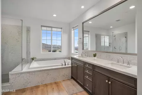 Bath - 3936 Saddle Dr, Palmdale, CA 93551 photo 2 of 4