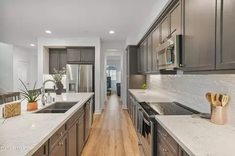 Entry Way - 3936 Saddle Dr, Palmdale, CA 93551 photo 1 of 2