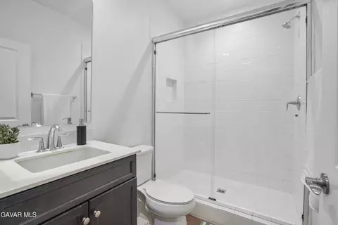 Bath - 3936 Saddle Dr, Palmdale, CA 93551 photo 1 of 4