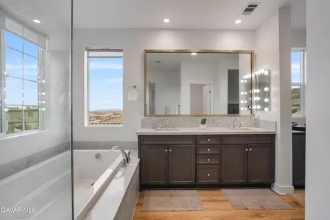 Bath - 3936 Saddle Dr, Palmdale, CA 93551 photo 4 of 4
