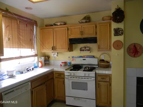 Kitchen - 43516 32nd St E, Lancaster, CA 93535 photo 2 of 2