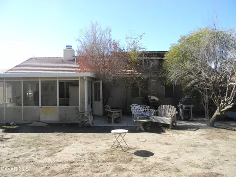 Exterior - 43516 32nd St E, Lancaster, CA 93535 photo 4 of 10