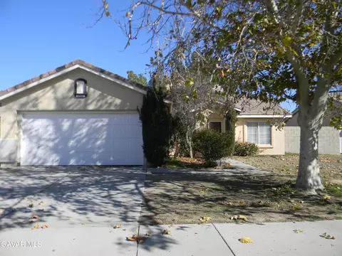 Exterior - 43516 32nd St E, Lancaster, CA 93535 photo 2 of 10