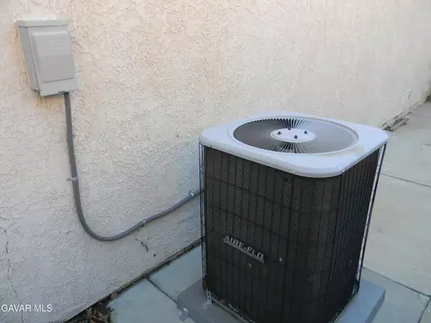 Exterior - 43516 32nd St E, Lancaster, CA 93535 photo 8 of 10