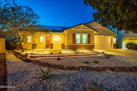 42715 Raywood Dr, Lancaster, CA 93536