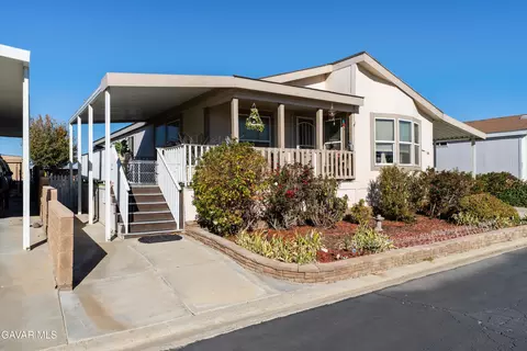 1550 20th St W #18, Rosamond, CA 93560
