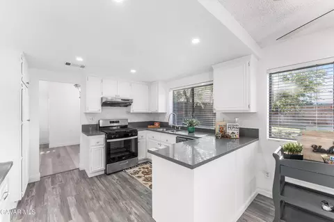 Kitchen - 634 Beverly Ct, Lancaster, CA 93535 photo 7 of 7