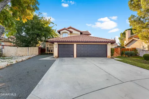 Exterior - 634 Beverly Ct, Lancaster, CA 93535 photo 2 of 7