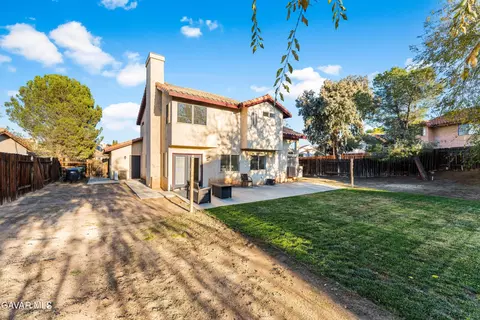 Exterior - 634 Beverly Ct, Lancaster, CA 93535 photo 4 of 7