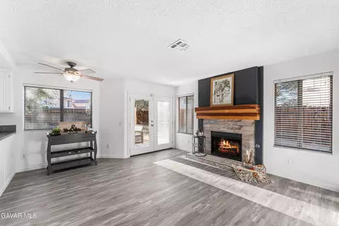 Living - 634 Beverly Ct, Lancaster, CA 93535 photo 4 of 5