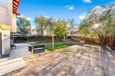Exterior - 634 Beverly Ct, Lancaster, CA 93535 photo 3 of 7
