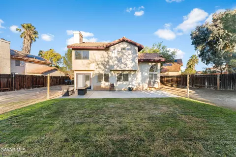 Exterior - 634 Beverly Ct, Lancaster, CA 93535 photo 5 of 7
