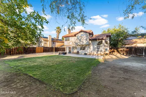 Exterior - 634 Beverly Ct, Lancaster, CA 93535 photo 6 of 7