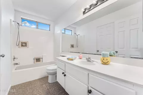 Bath - 634 Beverly Ct, Lancaster, CA 93535 photo 4 of 4