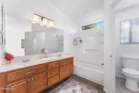 Bath - 634 Beverly Ct, Lancaster, CA 93535 photo 3 of 4