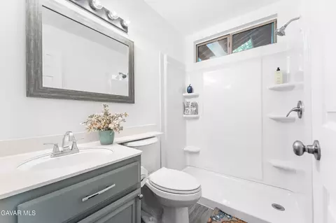 Bath - 634 Beverly Ct, Lancaster, CA 93535 photo 1 of 4