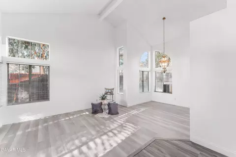 Living - 634 Beverly Ct, Lancaster, CA 93535 photo 2 of 5