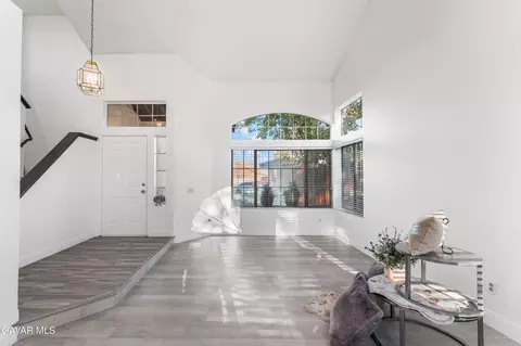 Living - 634 Beverly Ct, Lancaster, CA 93535 photo 3 of 5