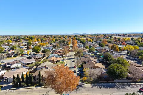 View/Area - 519 E Avenue J 4, Lancaster, CA 93535 photo 3 of 5