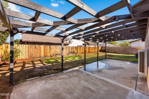 Exterior - 519 E Avenue J 4, Lancaster, CA 93535 photo 5 of 8