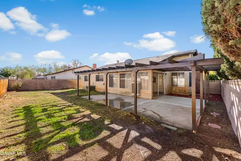 Exterior - 519 E Avenue J 4, Lancaster, CA 93535 photo 6 of 8
