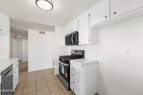 Kitchen - 519 E Avenue J 4, Lancaster, CA 93535 photo 3 of 5