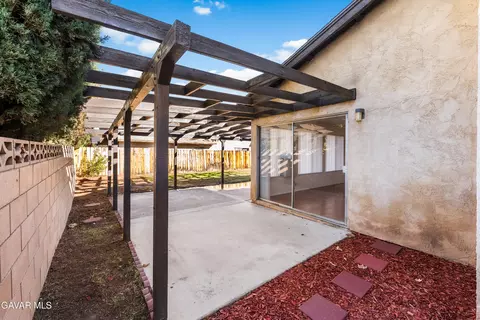 Exterior - 519 E Avenue J 4, Lancaster, CA 93535 photo 4 of 8
