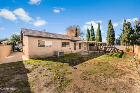 Exterior - 519 E Avenue J 4, Lancaster, CA 93535 photo 7 of 8