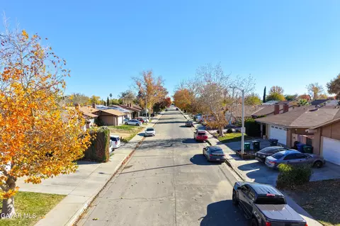View/Area - 519 E Avenue J 4, Lancaster, CA 93535 photo 2 of 5