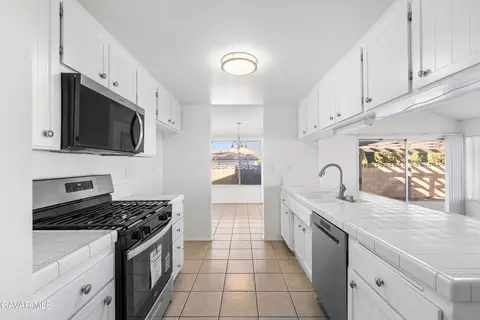 Kitchen - 519 E Avenue J 4, Lancaster, CA 93535 photo 5 of 5