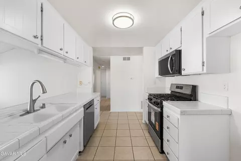 Kitchen - 519 E Avenue J 4, Lancaster, CA 93535 photo 1 of 5