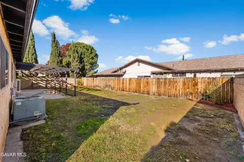 Exterior - 519 E Avenue J 4, Lancaster, CA 93535 photo 8 of 8