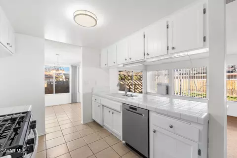 Kitchen - 519 E Avenue J 4, Lancaster, CA 93535 photo 4 of 5
