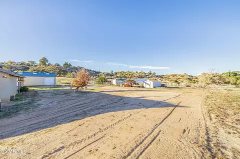 Exterior - 3335 Avenue T8 E, Palmdale, CA 93550 photo 9 of 15