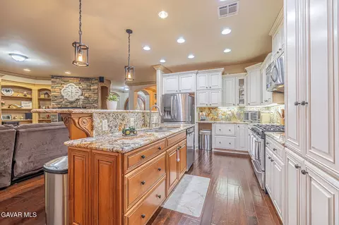 Kitchen - 3335 Avenue T8 E, Palmdale, CA 93550 photo 2 of 4