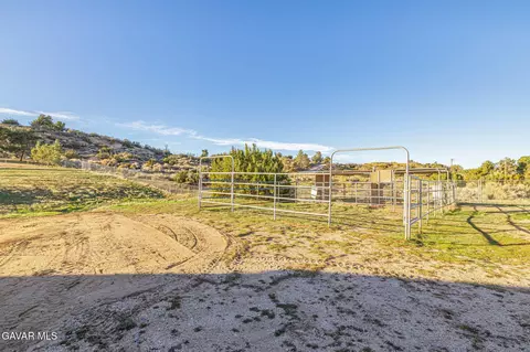 Exterior - 3335 Avenue T8 E, Palmdale, CA 93550 photo 11 of 15